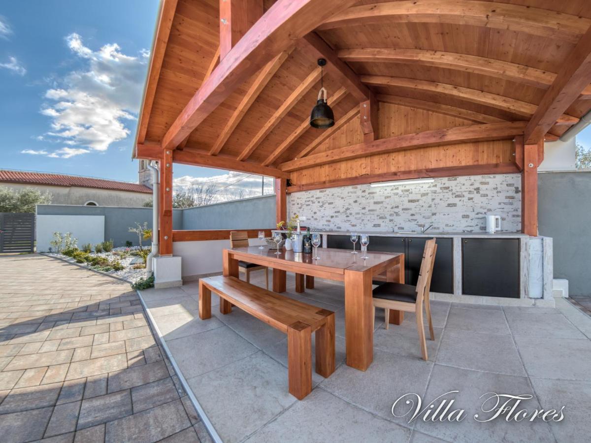 villa flores Kavran Exterior foto